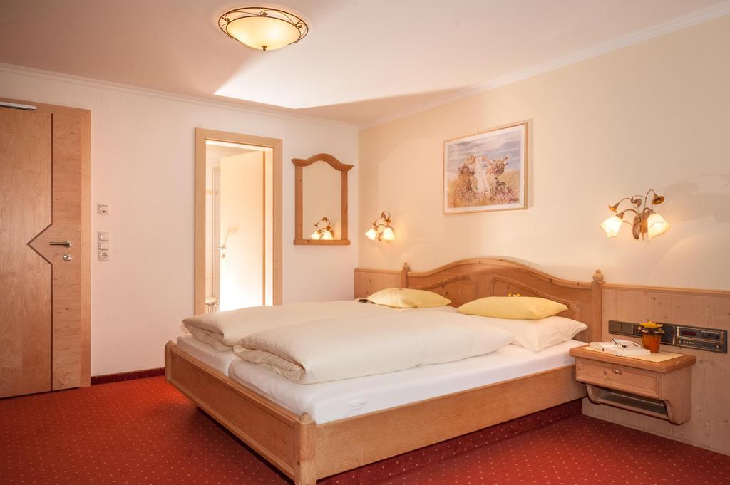 Hotel Gletscherblick Hippach Room photo